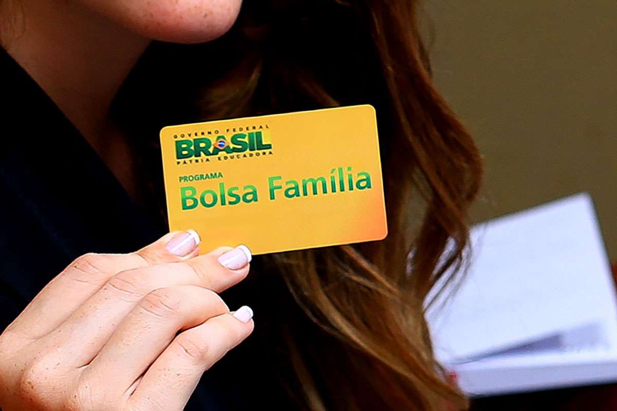 Economia: Pesquisa sugere que Bolsa Família de R$ 600 impactou desemprego Desde o ano passado, pesquisadores do Instituto Brasileiro