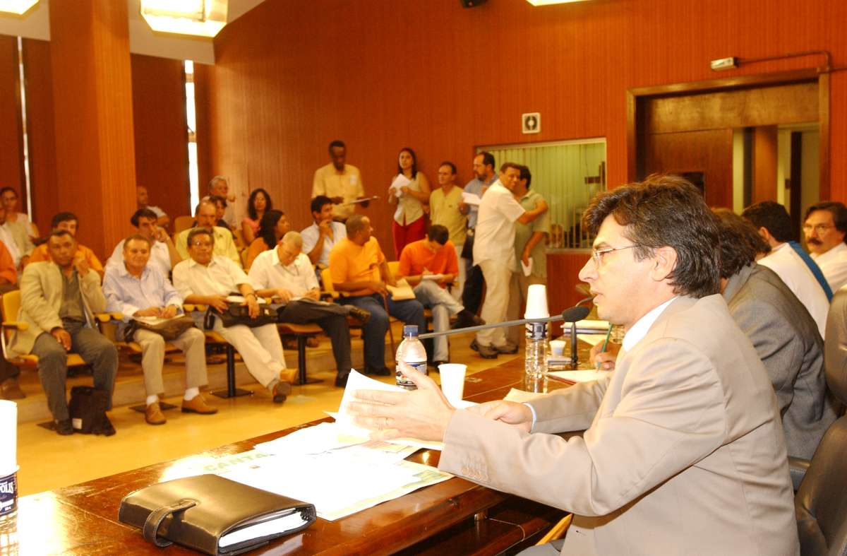 Congresso pode fazer frente parlamentar das rádios comunitárias; A Associação Brasileira de Rádios Comunitárias - ABRAÇO BRASIL e Abraço