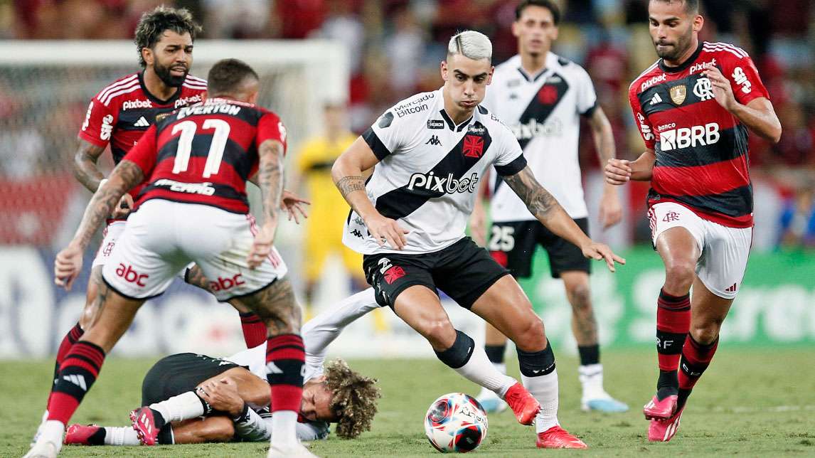 Futebol: Flamengo vence no Carioca e São Paulo é eliminado do Paulista Na partida de ida da semifinal do Campeonato Carioca, Flamengo e Vasco