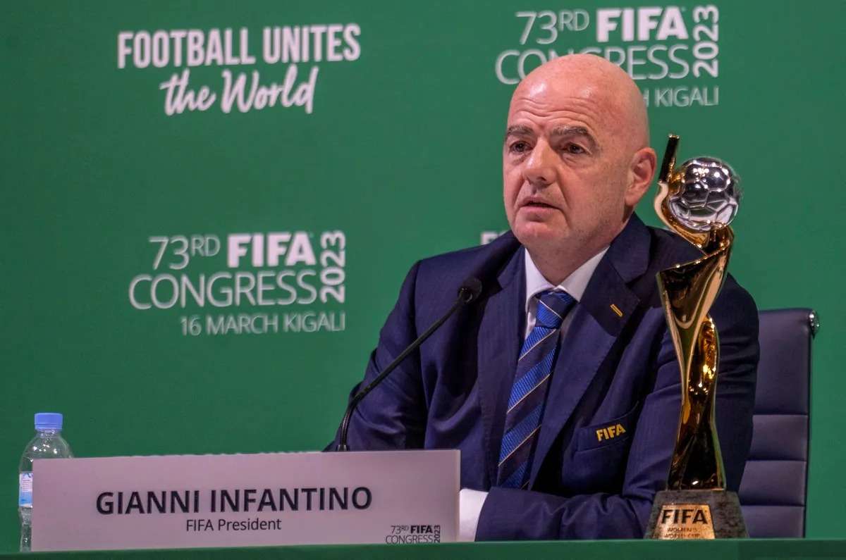 FIFA promete premiação igual para homens e mulheres; O presidente da Fifa, Gianni Infantino, anunciou nesta quinta-feira, minutos