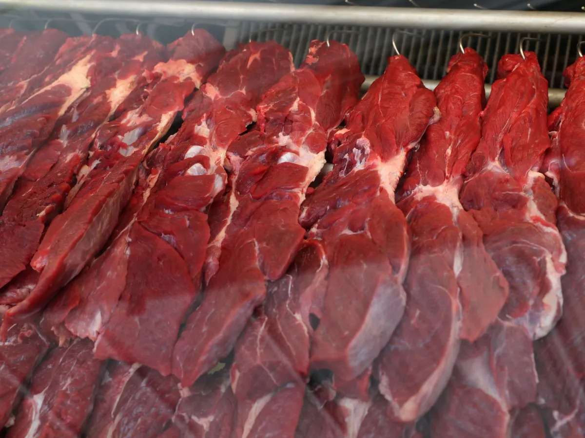 Brasil retoma a exportação de carne bovina para a China; A China anunciou nesta quinta-feira (23) que concordou em retomar