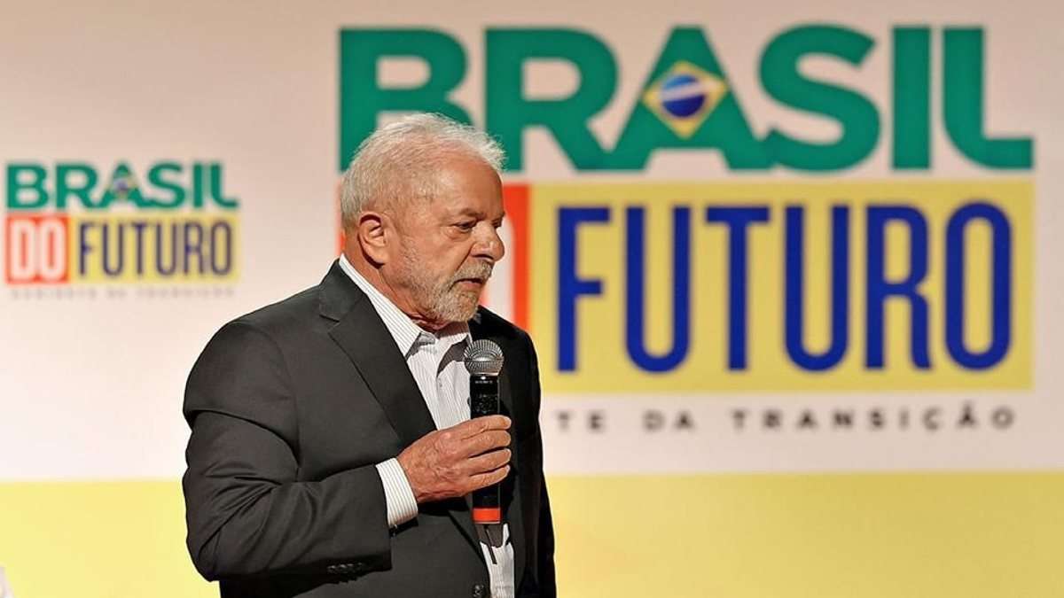Lula fala que é "absurdo" taxa de juros a 13,75% ; Na semana em que o Comitê de Política Monetária (Copom) do Banco Central (BC)