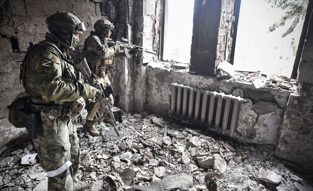 Ucrânia prepara contraofensiva após ataques intensos da Rússia As valas antitanque perto da cidade ocupada de Polohy, no sudeste da Ucrânia,