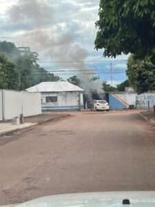 Bando armado invade quartel da PM e explode muro de empresa de transporte de valores; Um bando de criminosos fortemente armados invadiu