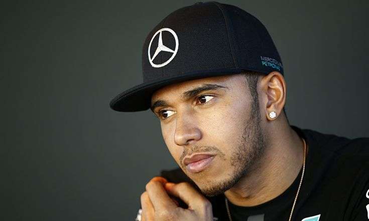 Lewis Hamilton comemora condenação de Nelson Piquet por Racismo O piloto britânico Lewis Hamilton comemorou a decisão do TJ-DF