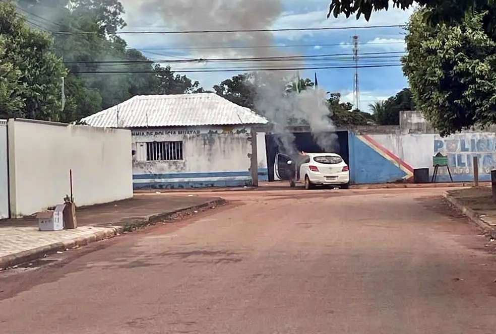 Força-tarefa procura bandidos que atacou Confresa (MT) e roubou armas da PM A invasão aconteceu no final da tarde deste domingo (9/4)