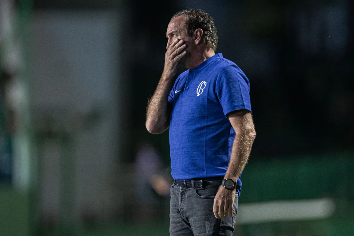 Brasileirão: Protesto contra Cuca e Resumo do fim de semana Fim de semana passou cheio de lances plásticos, pé descalibrado, confusão