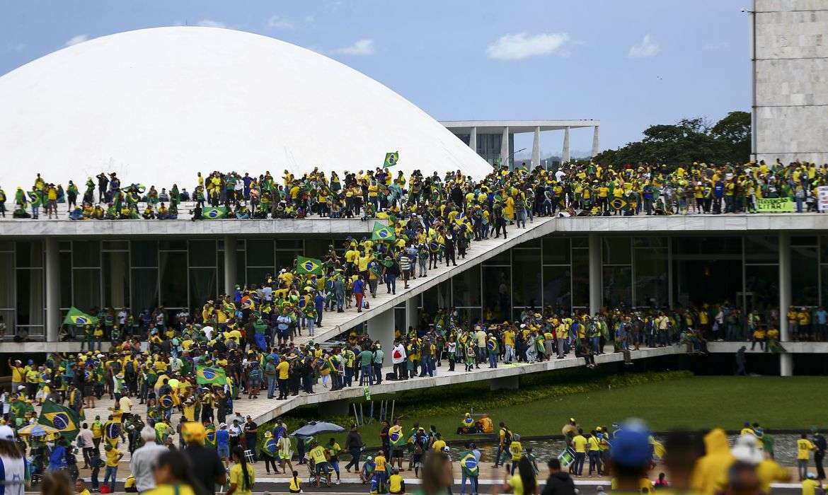 STF transforma em réus 100 denunciados pelos atos golpistas O julgamento foi concluído nesta segunda-feira (24) com os votos dos ministros