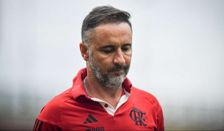 Futebol: Vítor Pereira é demitido pelo Flamengo O Flamengo anunciou nesta terça-feira que Vítor Pereira não é mais técnico da equipe.