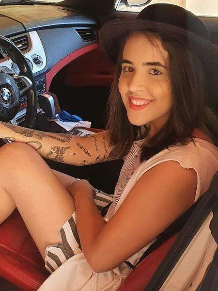 Cantora sertaneja morre em acidente de carro no interior de SP; A cantora sertaneja Grazi Barbosa, de 25 anos, morreu na manhã