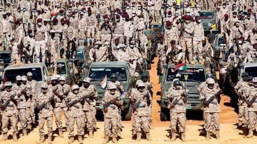 Sudão entra no quinto dia de conflitos e bombardeios sem acordo Os combates ferozes no Sudão deixaram em frangalhos as esperanças