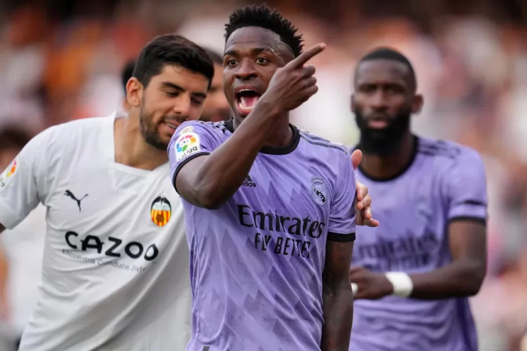 Racismo contra Vini Jr volta a manchar o futebol espanhol Vinicius Jr. desabafou em suas redes sociais após ser vítima de novas ofensas