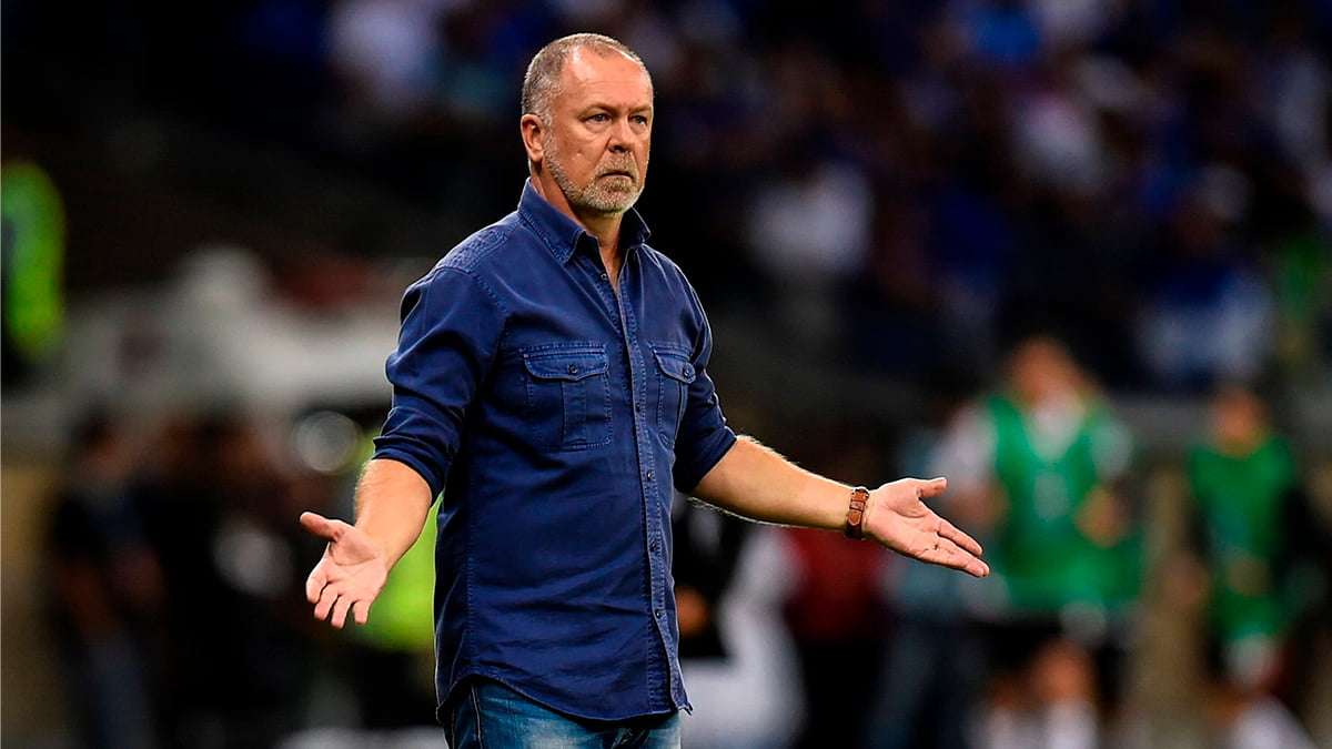 Futebol: Grêmio supera Inter no clássico e Mano Menezes deve ser demitido O Internacional esteve em campo neste domingo para enfrentar