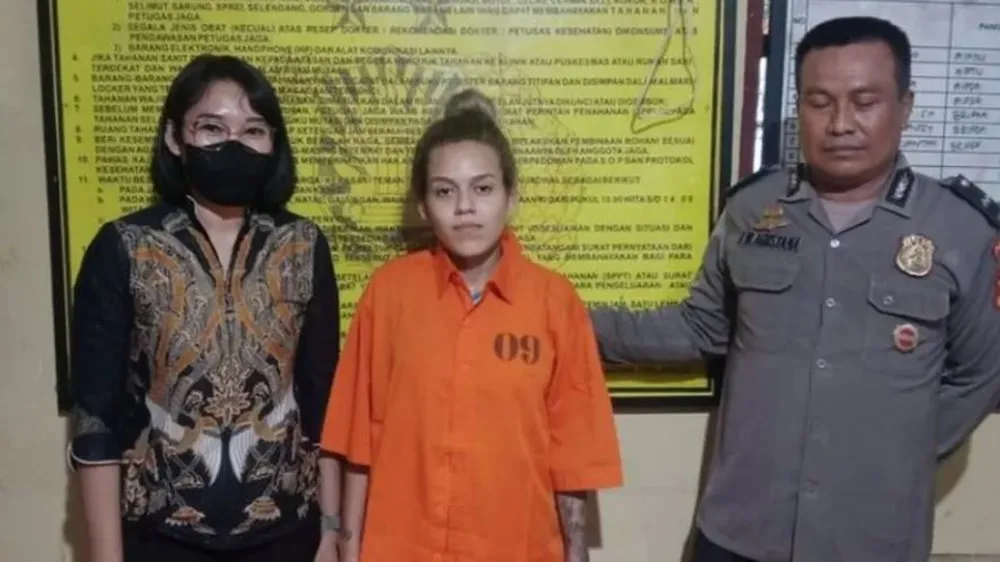 Brasileira que pode ser condenada à pena de morte é interrogada na Indonésia O interrogatório da brasileira Manuela Vitória de Araújo Farias
