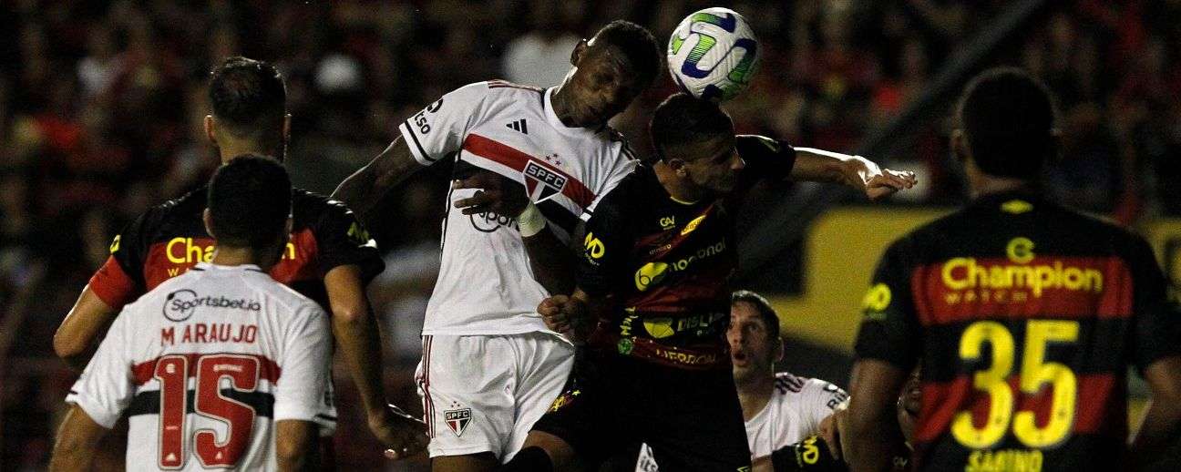 São Paulo é o único visitante a vencer no jogo de ida das oitavas O São Paulo venceu o Sport por 2 a 0, na Ilha do Retiro,