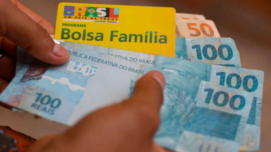 Nova regra muda pagamento para beneficiário que conseguir emprego O Bolsa Família está com suas regras consolidadas. Uma portaria publicada