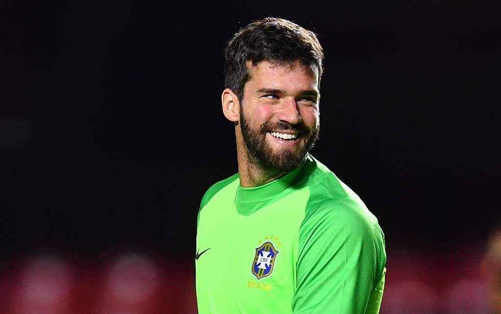 Alisson deixa treino lesionado e vira dúvida na Seleção/ Na véspera do amistoso contra Guiné, a Seleção Brasileira