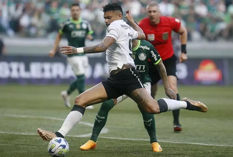 Brasileirão 2023: Botafogo vence Palmeiras e mantém liderança absoluta O Botafogo venceu o Palmeiras por 1 a 0 no Allianz Parque, neste