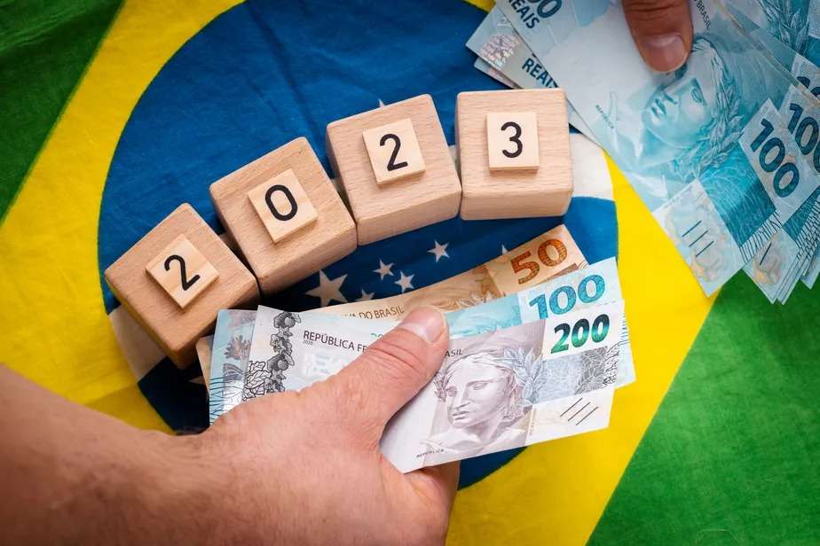 Salário mínimo em maio deveria ser R$ 6.652,09, segundo Dieese/ O salário mínimo para suprir as necessidades de uma família de quatro pessoas