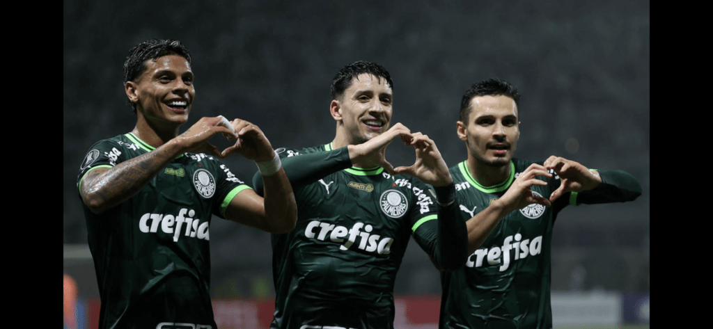 Palmeiras goleia em casa e conquista primeira colocação geral Liderança do grupo C e melhor campanha. Assim termina a fase de grupos