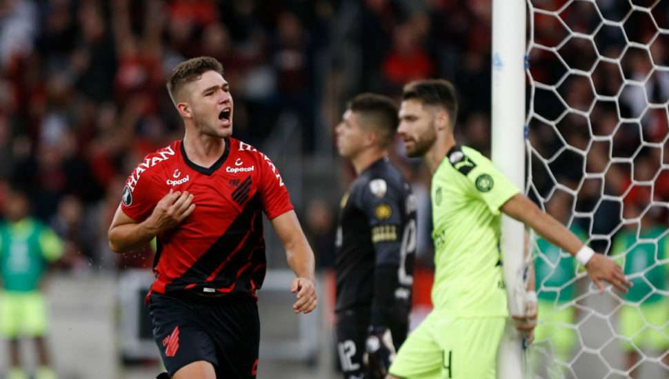 Libertadores: Athletico-PR vence em casa e garante vaga nas oitavas de final O Athletico venceu o Libertad por 1 a 0 na terça-feira, na Arena