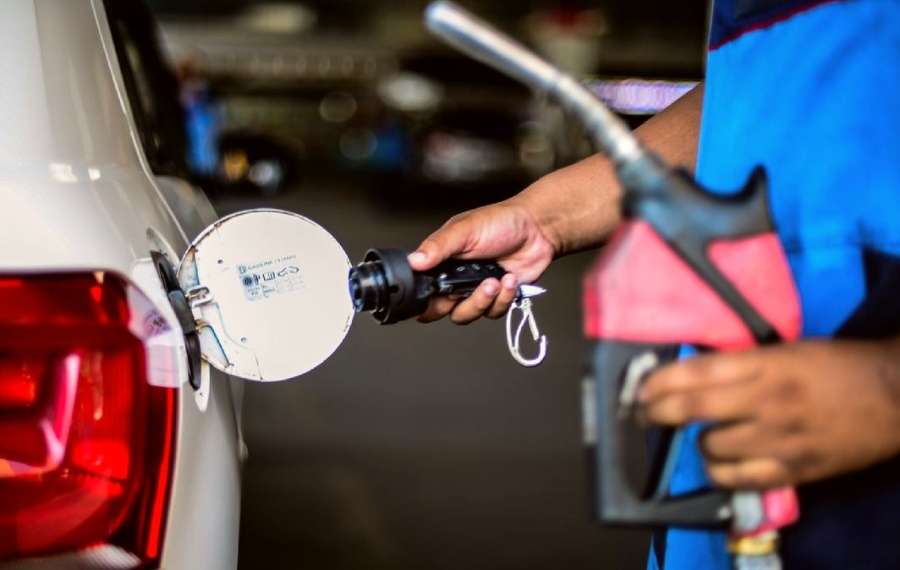 Petrobras reduz preço da gasolina e do gás a partir de amanhã/ A Petrobras irá diminuir o preço médio da gasolina A e do gás de cozinha