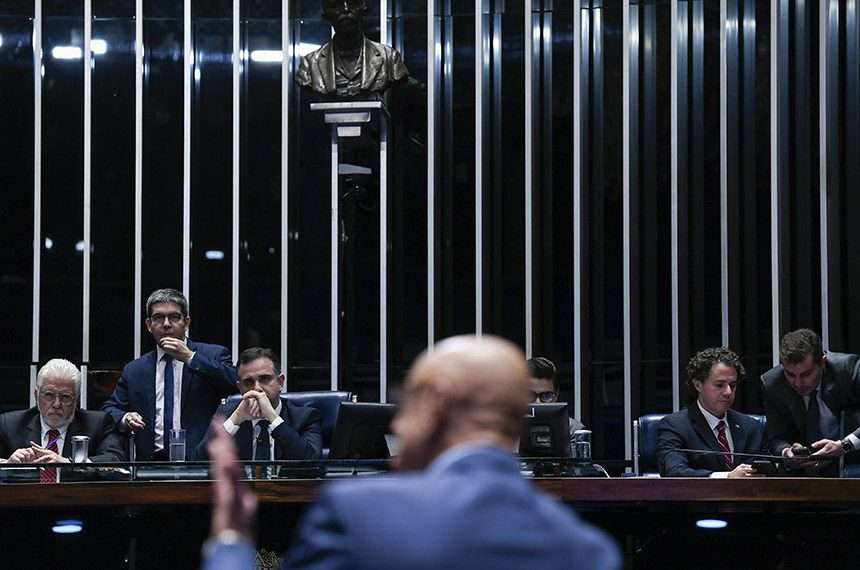 Senado aprova Esplanada de Lula horas antes de MP perder validade O Senado aprovou nesta quinta-feira a MP da organização ministerial