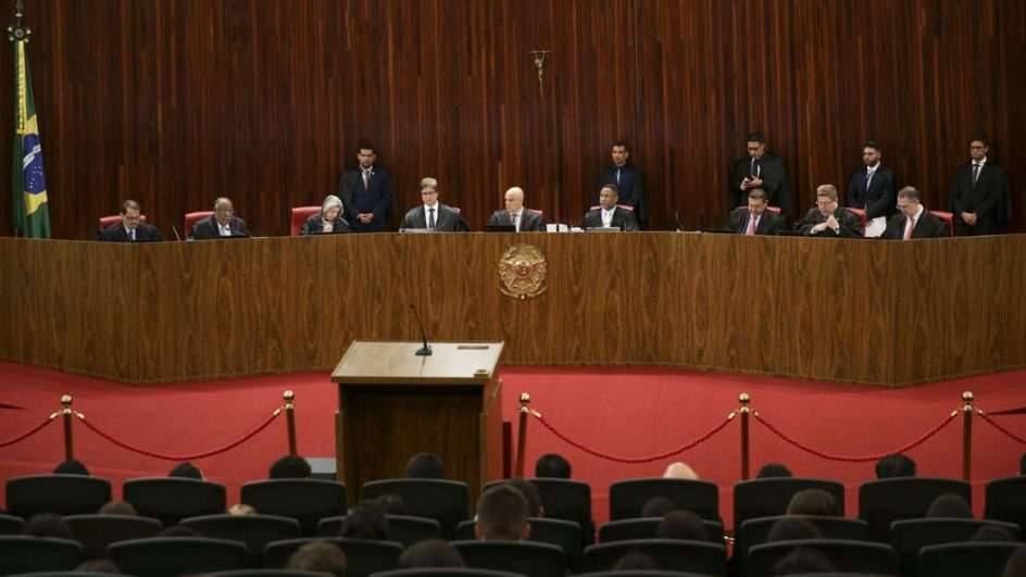 MPE diz que houve abuso de poder político e defende inelegibilidade de Bolsonaro / O vice-procurador-geral eleitoral, Paulo Gonet