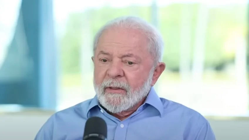 Economia: Lula diz que juro do consignado é “roubo” e que vai rever taxas O presidente Luiz Inácio Lula da Silva (PT) disse nesta 3ª feira