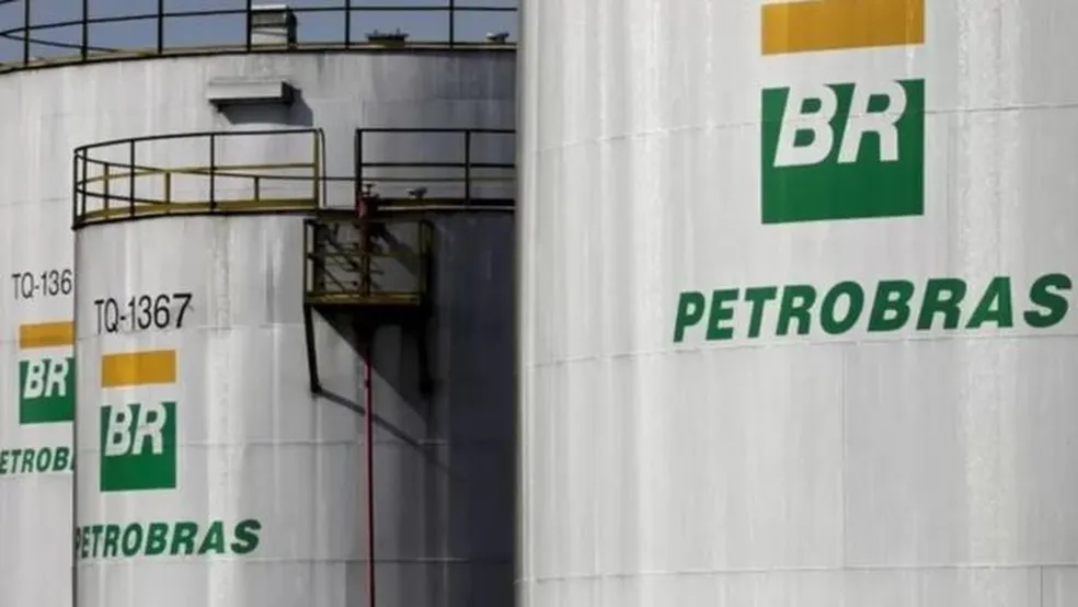 Petrobras reduz preço da gasolina em 4,66% para distribuidoras A Petrobras anunciou nesta quinta-feira (15) mais uma redução do preço