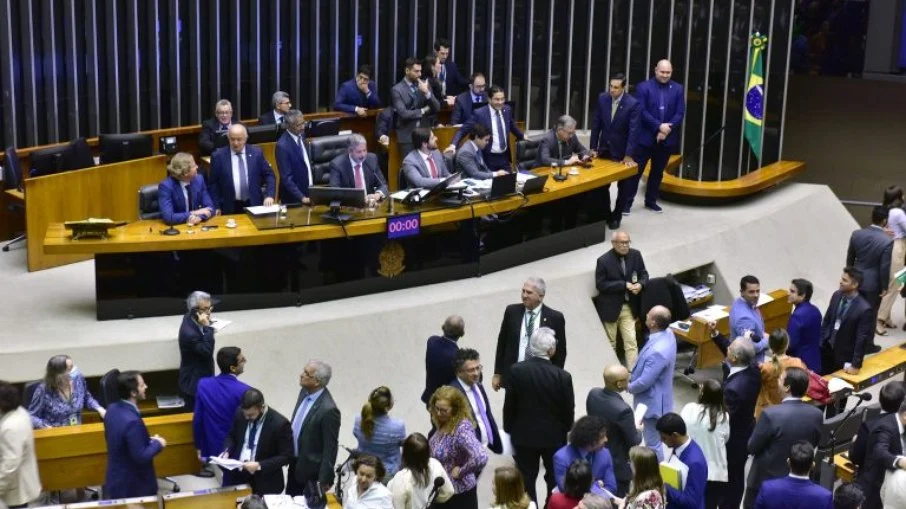 Câmara aprova PL do Carf que prevê R$ 50 bi extra para o governo A Câmara dos Deputados aprovou nesta sexta-feira (7) o projeto de lei que