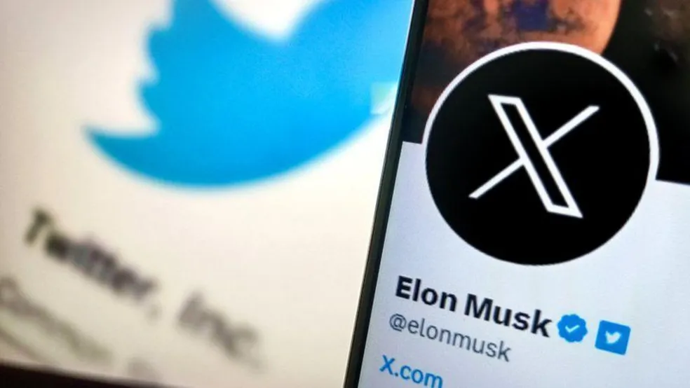 Elon Musk muda logotipo do Twitter e tira o passarinho azul Elon Musk mudou neste domingo (23) o logotipo do Twitter. Agora o X passa a ser o
