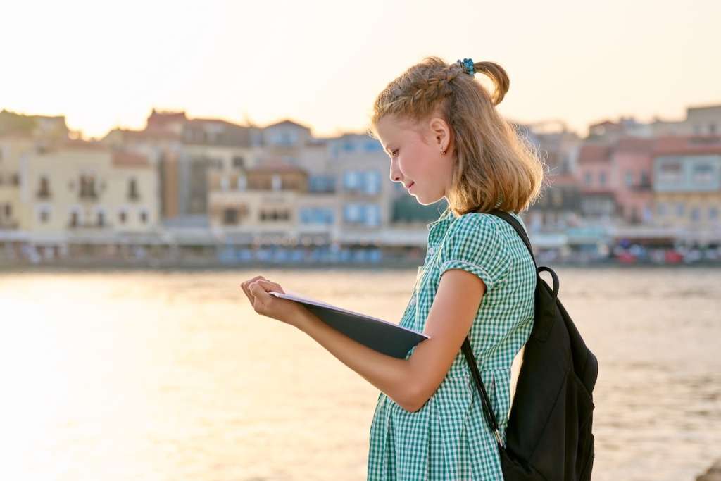 Escolas da Suécia trava digitalização nas escolas, volta aos livros em papel/ O país, o nono no relatório do PIRLS com melhor...