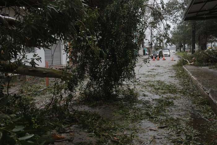 Ciclone no RS: Defesa Civil do RS e prefeitura de Rio Grande divergem sobre número de mortos/ A prefeitura de Rio Grande, na região sul...