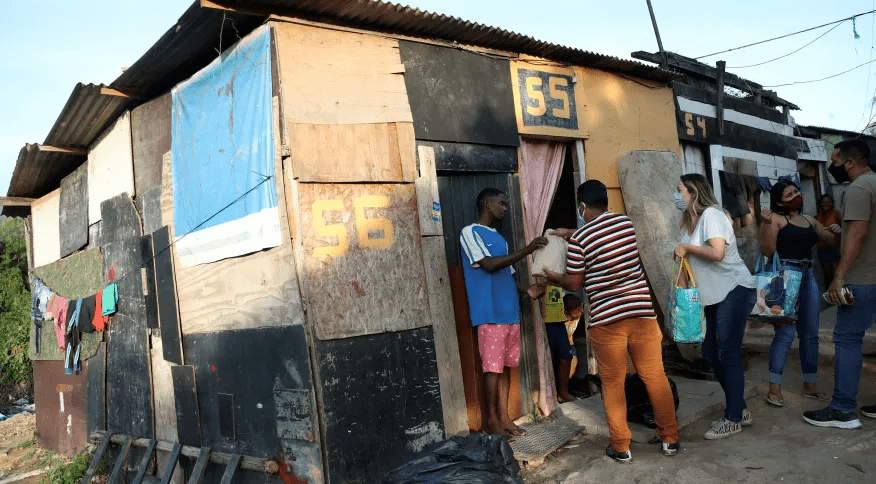 População em condições de pobreza cai pela metade em uma década De acordo com um novo estudo realizado pelo Instituto Brasileiro de Geografia
