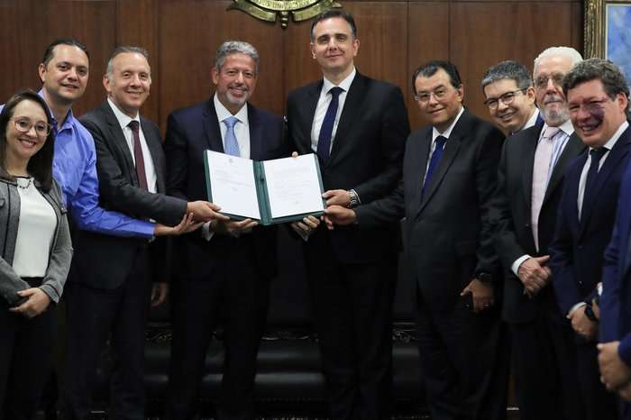 Prefeitos se reuniram com Pacheco para pedidos de mudanças na reforma Prefeitos de várias cidades do país se reuniram com o relator da reforma