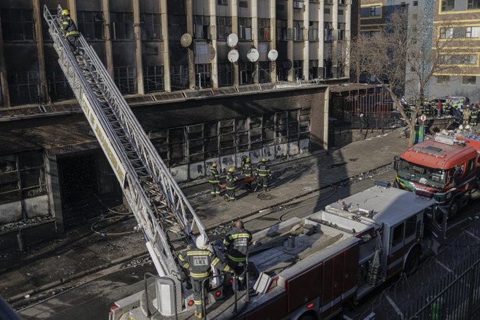 Incêndio em edifício de Joanesburgo deixa mais de 70 mortos Na madrugada desta quinta-feira (31), 73 pessoas morreram em um incêndio em um