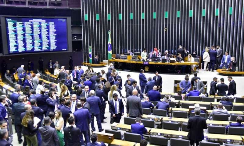 Câmara aprova novo marco fiscal e põe fim ao teto de gastos Em dezembro de 2016, o Congresso Nacional aprovou a Proposta de Emenda