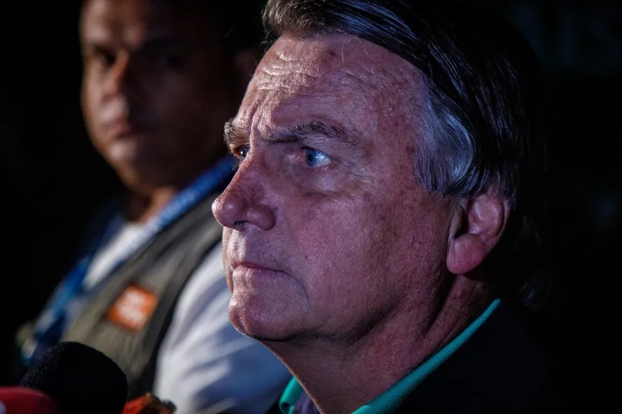 Bolsonaro fornecerá extratos bancários após STF autorizar quebra de sigilo. Ontem, o ex-presidente Jair Bolsonaro (PL) apresentou ao STF
