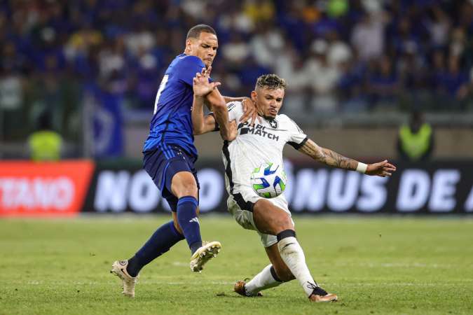 Brasileirão: Botafogo empata com Cruzeiro e Tiquinho Soares se lesiona É um jogo difícil! Cruzeiro e Botafogo empataram sem gols no Mineirão