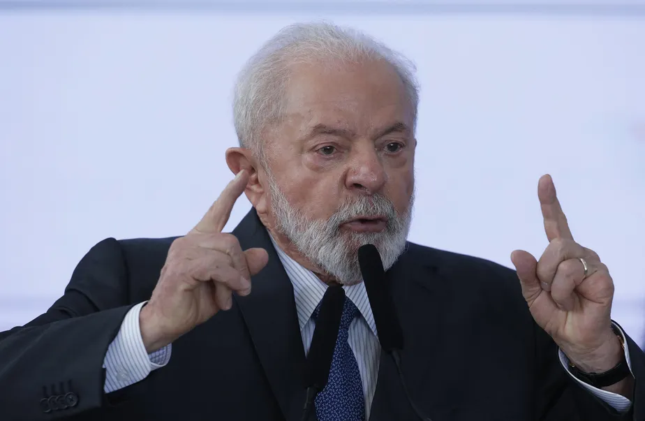 🖊Politica: Penalizar aborto em casos de estupro é "insanidade", diz Lula Após dias de silêncio, o presidente Luiz Inácio Lula da Silva (PT) 