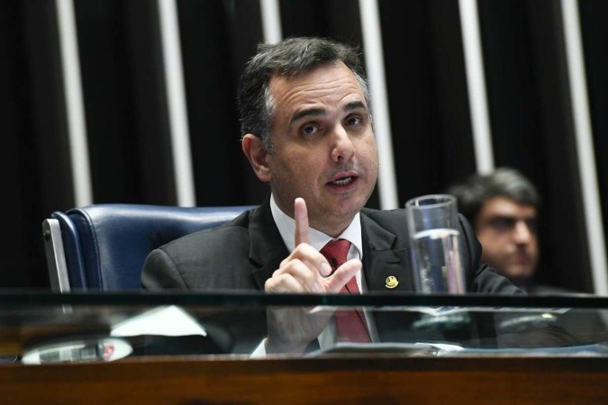 Pacheco apresenta uma PEC com o objetivo de criminalizar o porte de drogas Nesta quinta-feira (14), Rodrigo Pacheco, presidente do Senado