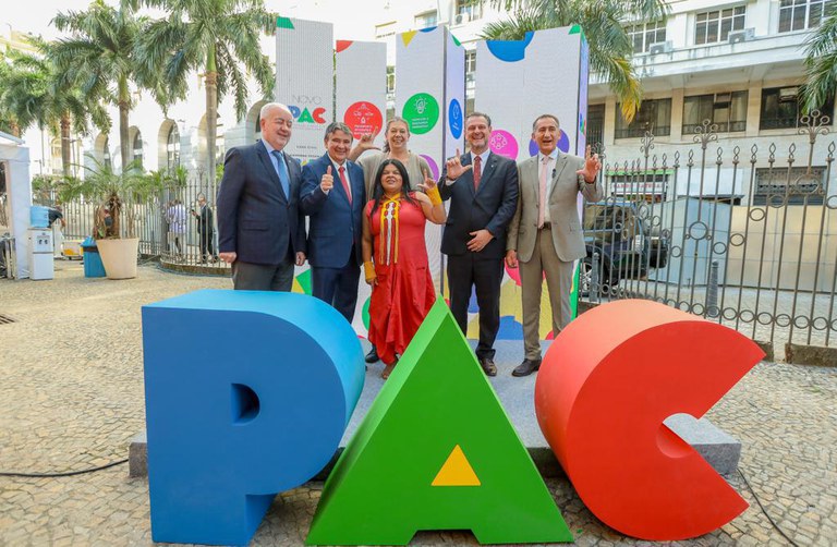 PAC foca no crescimento econômico com inclusão social O presidente da República, Luiz Inácio Lula da Silva, lançou o novo PAC