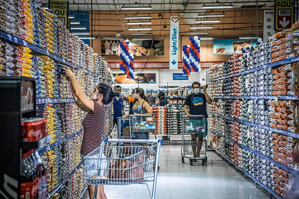 Economia: Alimentos registram queda pelo 3º mês Batata, feijão, tomate, leite, frango e carne De acordo com dados do Índice Nacional