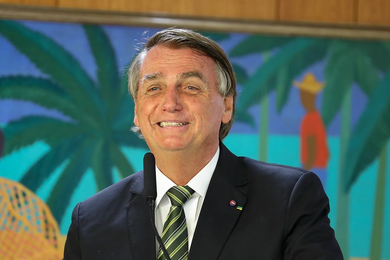 Bolsonaro viola regras em doze viagens e paga R$ 5 mil em uma ponte aérea com dinheiro publico. Posteriormente à sua saída....