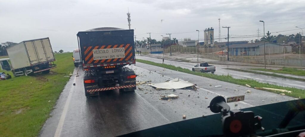 Pelo menos 7 pessoas morreram em engavetamento no Paraná; Na manhã Na manhã deste deste domingo ( 3 ), a Polícia Rodoviária Federal ( PRF)
