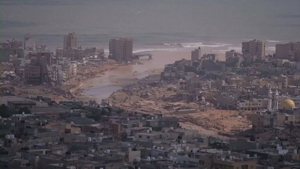 Tempestade na Líbia pode ter deixado 20 mil mortos, de acordo com o prefeito da cidade mais atingida O prefeito de Derna, a cidade mais