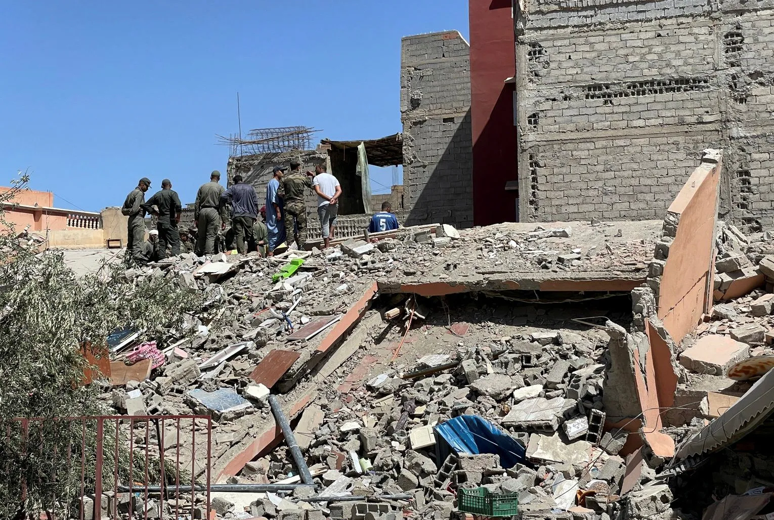 O número de vítimas do terremoto em Marrocos passou de 800 O Ministério do Interior informou à televisão estatal que o forte terremoto que