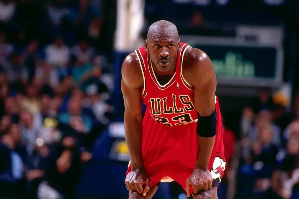 Clube do Bilhão: conheça os atletas mais ricos da história A começar com Michael Jordan. A estrela da National Basketball Association tem um