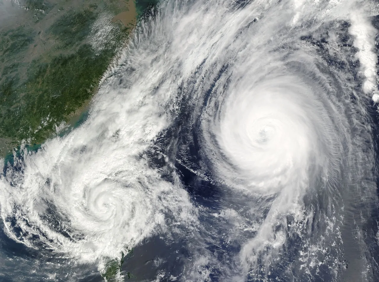 Novo ciclone extratropical deverá agravar situação do RS A MetSul Meteorologia informou que um novo ciclone extratropical se formou na costa